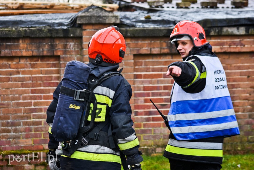 Pożar poddasza ponad 100-letniej kamienicy w Gronowie Elbląskim