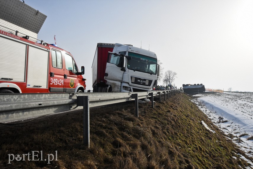 Groźny wypadek w Nowym Dworze Elbląskim. Droga nr 22 zablokowana!
