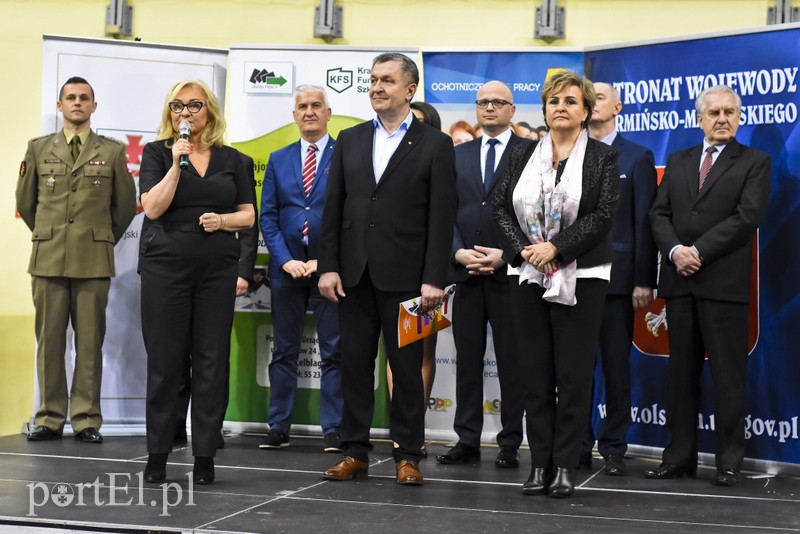 Praca czeka na fachowców i nie tylko
