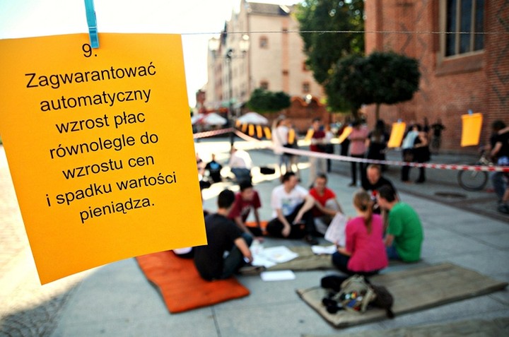 Ani wieńce, ani kwiaty