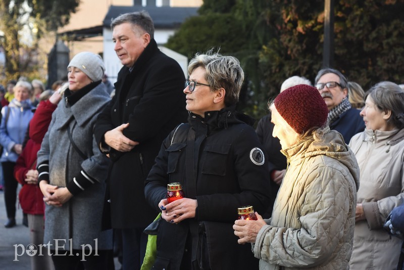Nieśli krzyż przez miasto