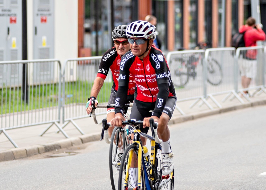 Ścigali się na szosie i rolkach. Road Race w Elblągu