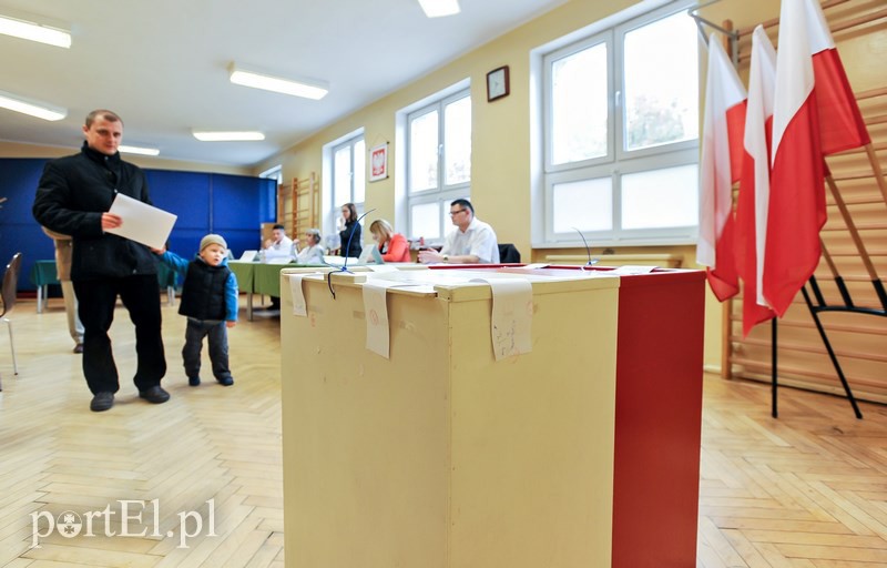 Jest spokojnie, głosujących całkiem sporo