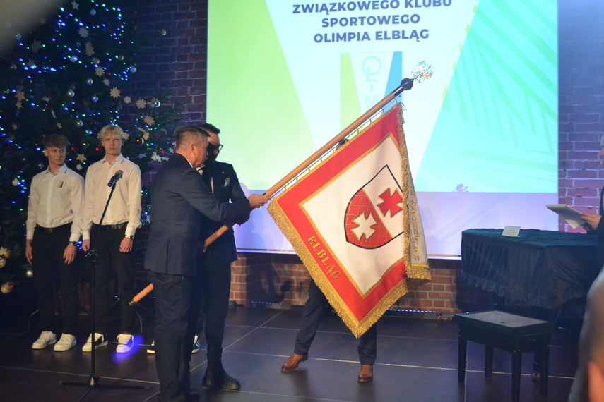 Nowy sztandar na 80. urodziny