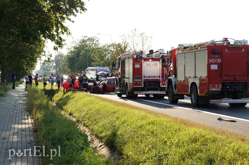 Wypadek w Kazimierzowie. Siódemka zablokowana