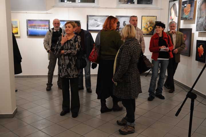 Druga strona odznaki - wernisaż w Galerii ZUM
