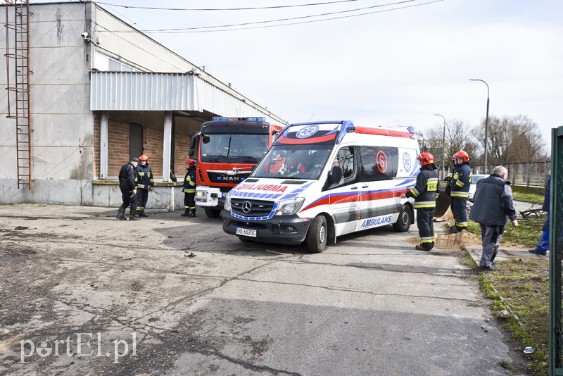 Wypadek na budowie, mężczyzna zasypany w wykopie