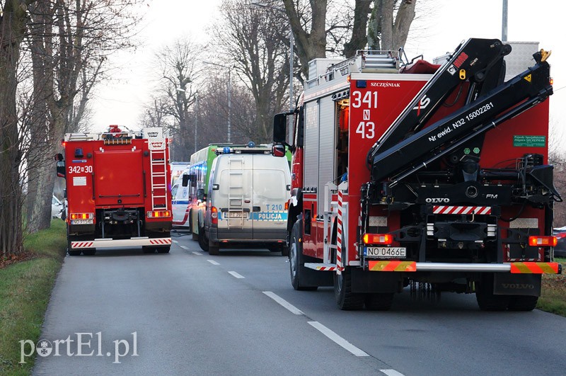 Czołowe zderzenie w Dąbrowie. Siedem osób rannych