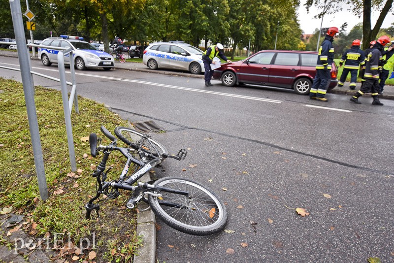 Wypadek na Mickiewicza. Rowerzysta w ciężkim stanie