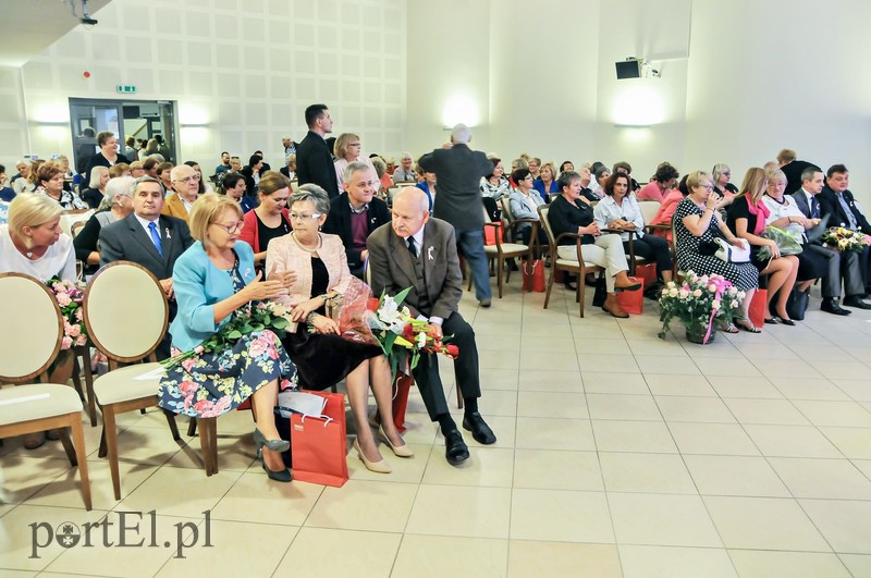  Oby nowych koleżanek było jak najmniej