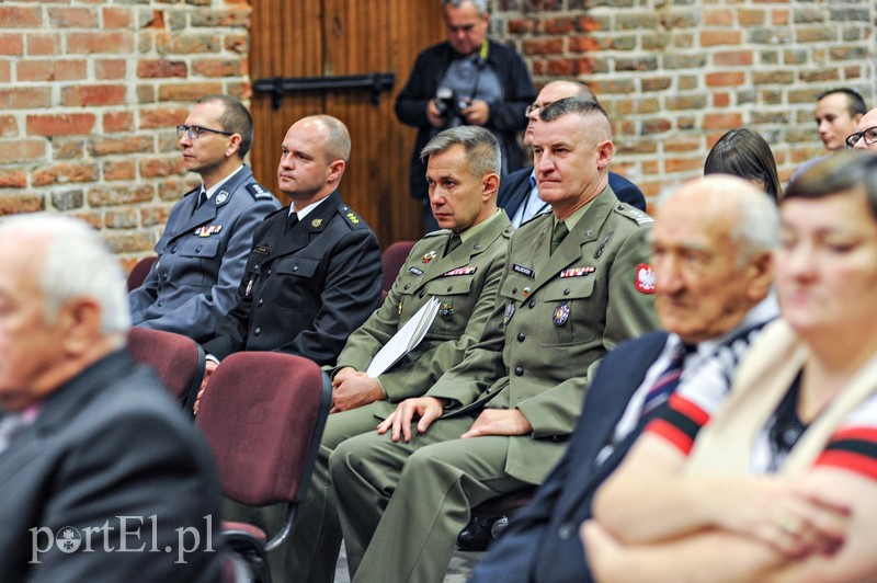 Mniej polityki, więcej współpracy