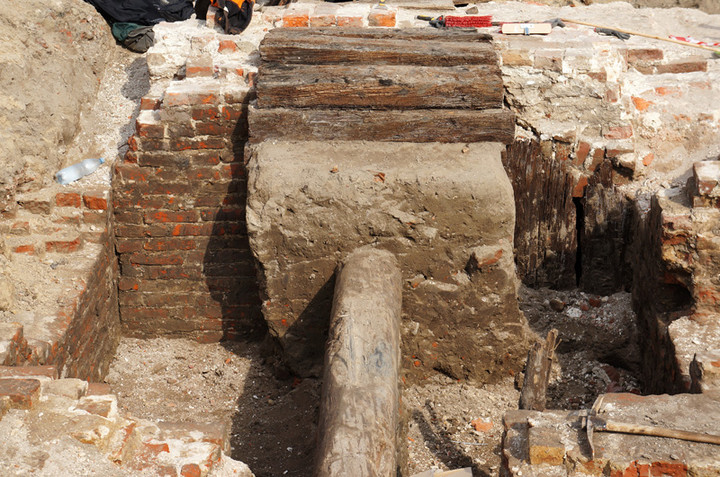 Prace archeologiczne przy Pl. Słowiańskim