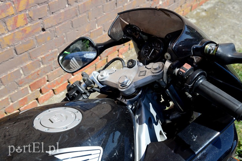 Ślizg na motocyklu: dwóch nastolatków w szpitalu