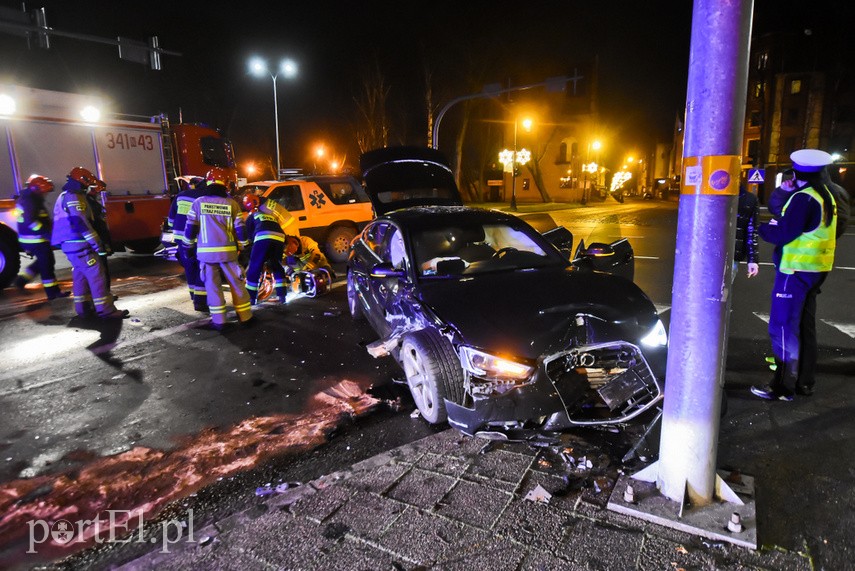 Kolizja audi z oplem na skrzyżowaniu ul. Wigilijnej z ul. Rycerską