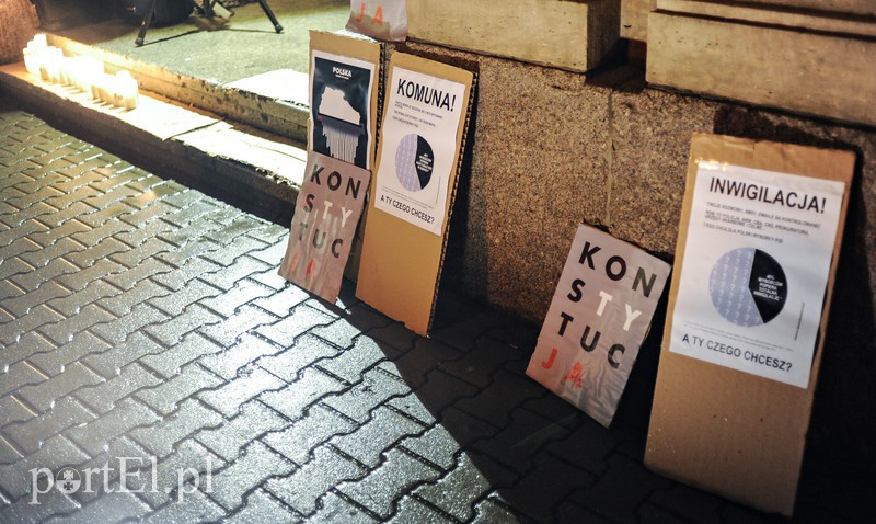 Pikietujący pod sądem: weta okazały się oszustwem