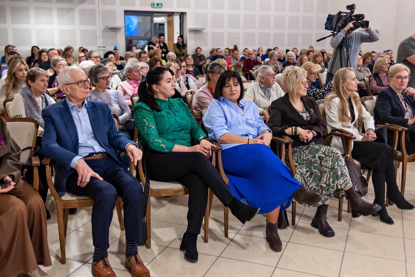 Przemoc zaczyna się po cichu