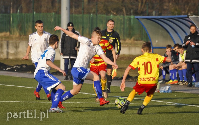 Debiutanci dostali lekcję futbolu