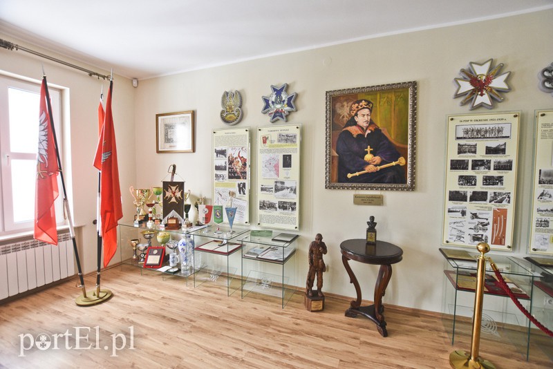 Co się dzieje przed klubem wojskowym przy ul. Królewieckiej?