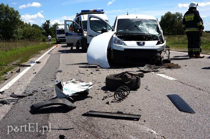 Czołowe zderzenie na drodze nr 22