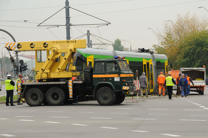 Wykolejenie trójki koło Carrefoura