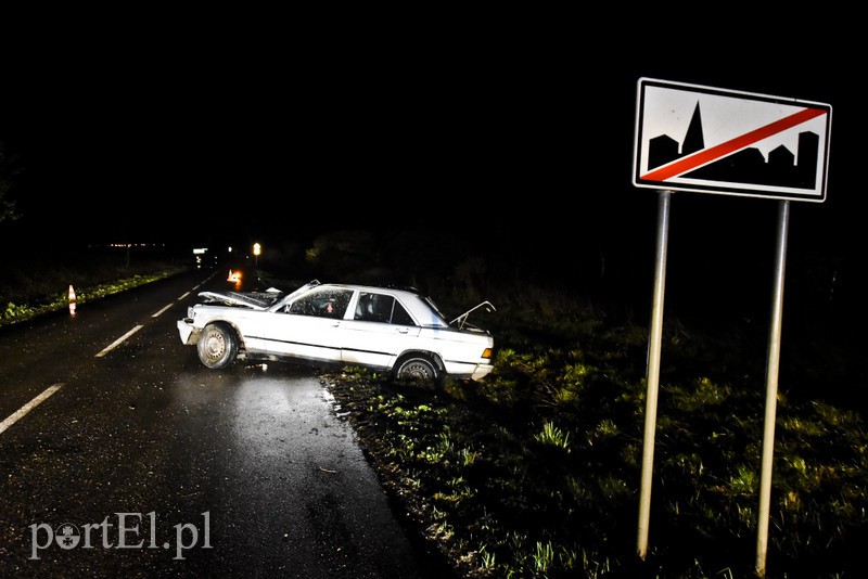 Zderzenie mercedesa z ciągnikiem