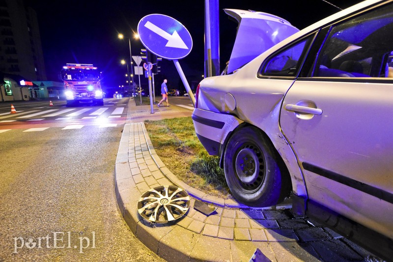 Zderzenie dwóch volkswagenów, 3 osoby w szpitalu