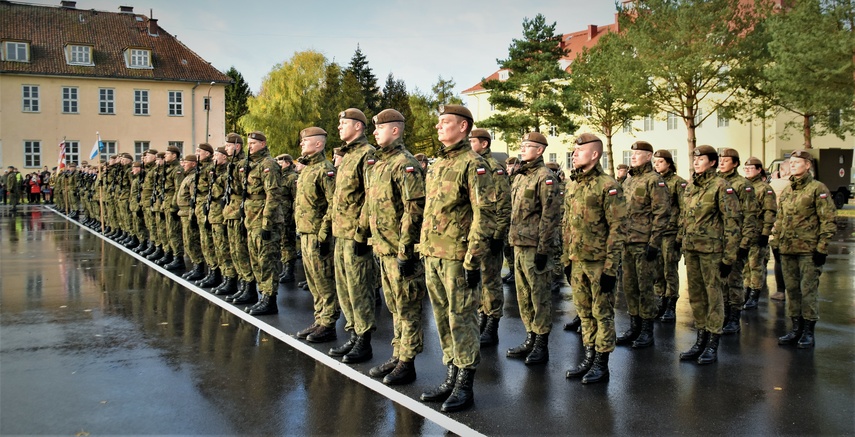 Kolejne szeregi terytorialsów po przysiędze