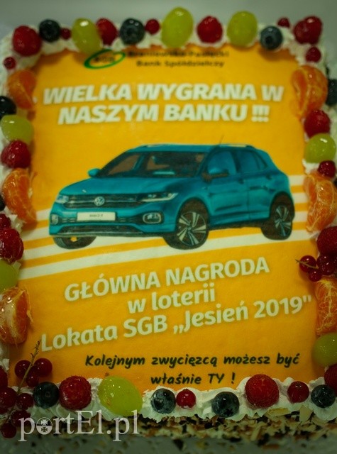 Zwycięzca Loterii Lokata SGB odbiera samochód w Braniewsko-Pasłęckim Banku Spółdzielczym