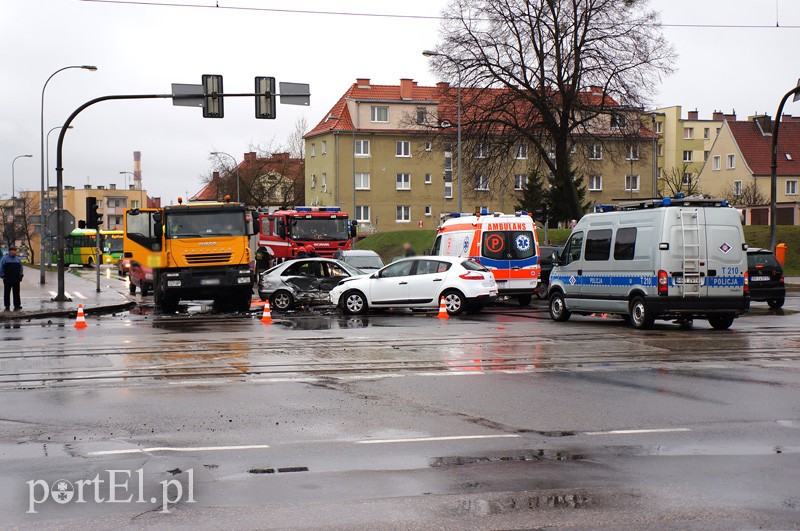 Płk. Dąbka: wypadek z udziałem czterech aut