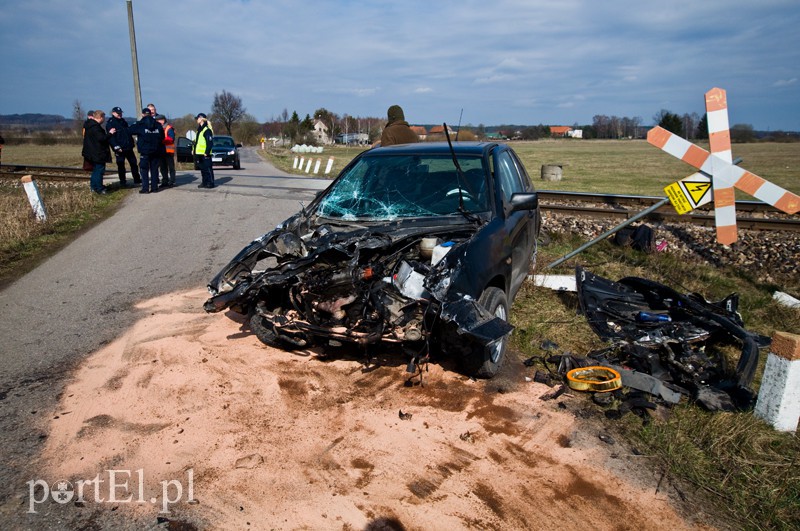  Pociąg uderzył w auto osobowe