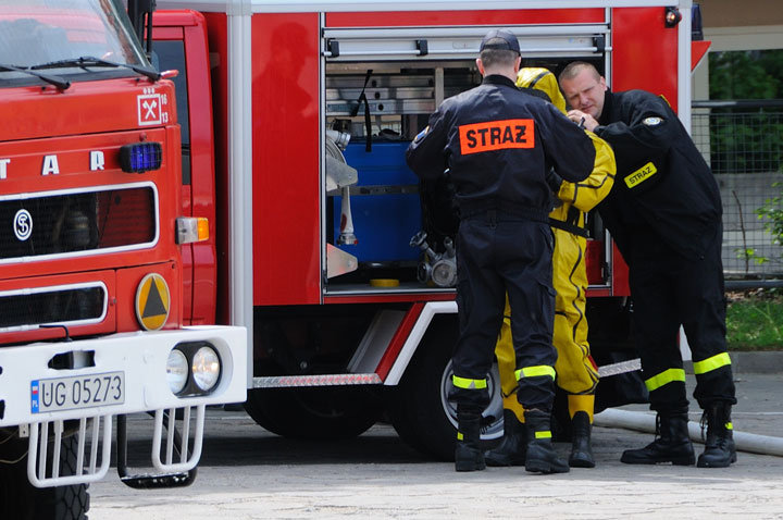 Ćwiczenia strażackie na terenie elbląskiego browaru