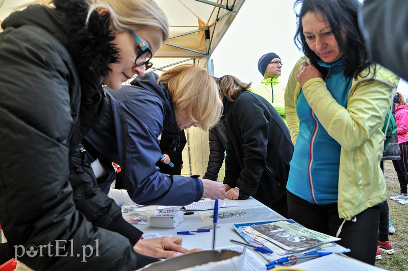 Leśny półmaraton. Tak biegacze uczcili Dzień Kobiet