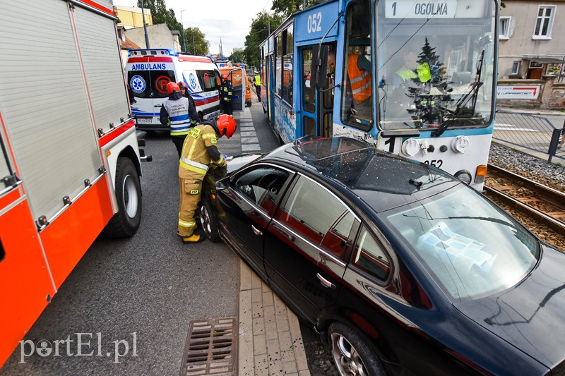 Zderzenie volkswagena z tramwajem