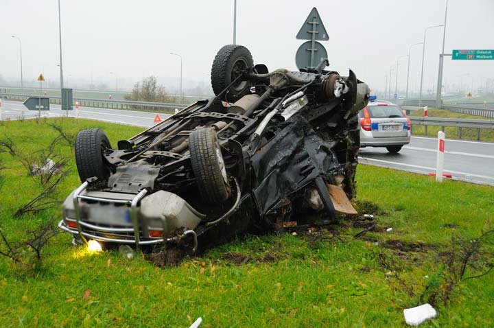 Wypadek na zjeździe z S22