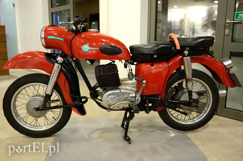 Stare motocykle w Ratuszu Staromiejskim