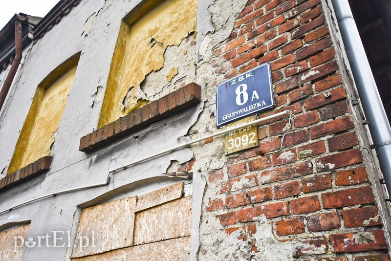 Wyburzają kolejny budynek