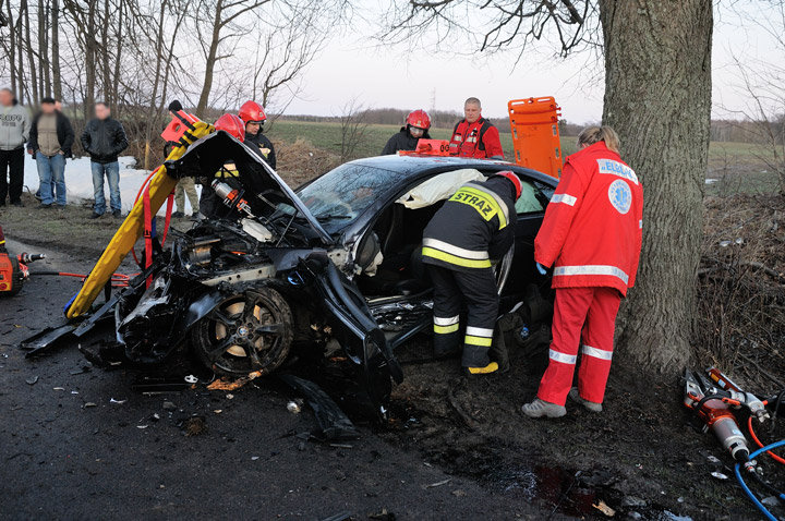 Czołowe zderzenie. Cztery osoby ranne