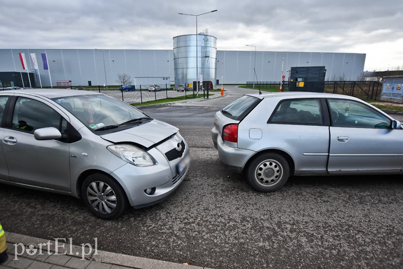 Zderzenie toyoty z audi na ul. Żuławskiej