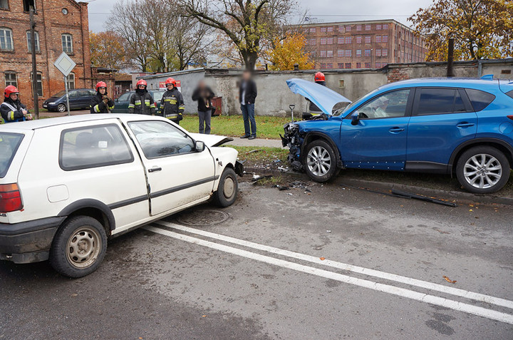 Stawidłowa: czołowe zderzenie na podwójnym gazie