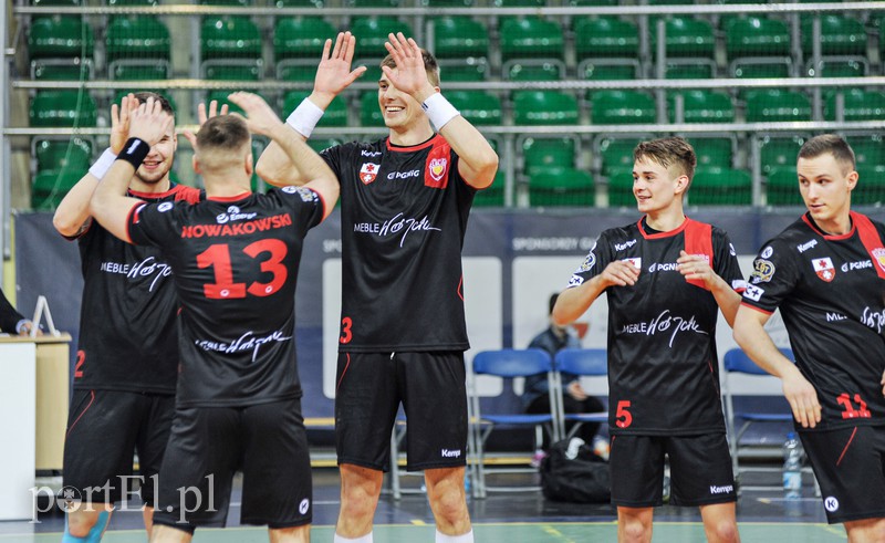 Meblarze zwycięstwem pożegnali się z kibicami