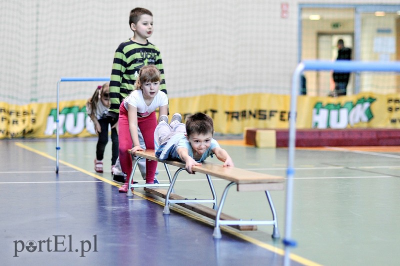 Dzieci zabijają nudę na sportowo