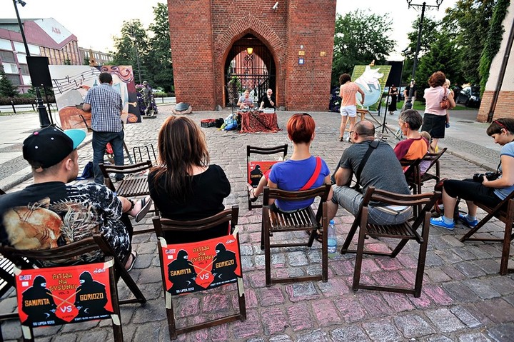 Graficzny atak pod chmurką