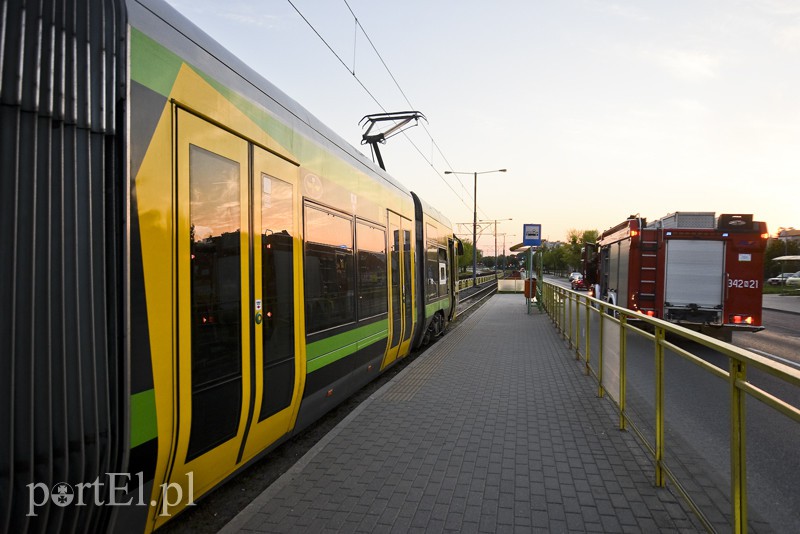 Zderzenie tramwaju z mercedesem