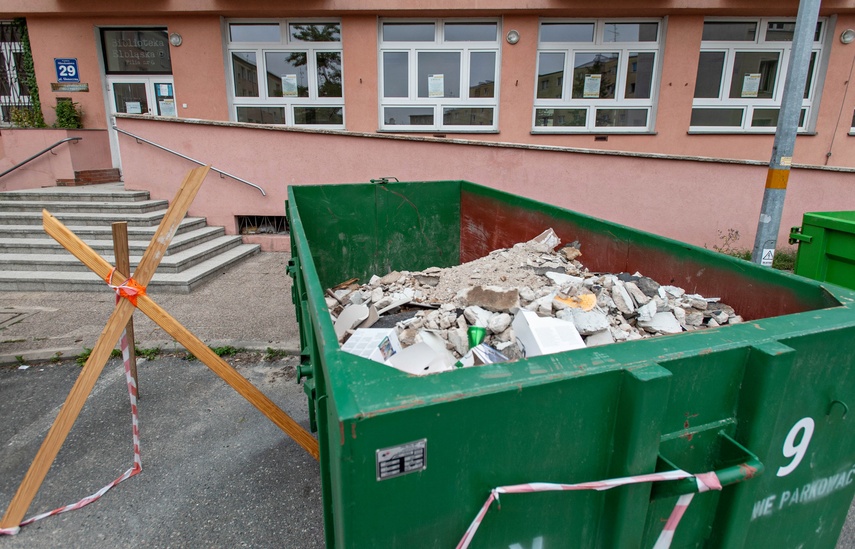 „Śmierdzi tak, że okna nie można otworzyć”