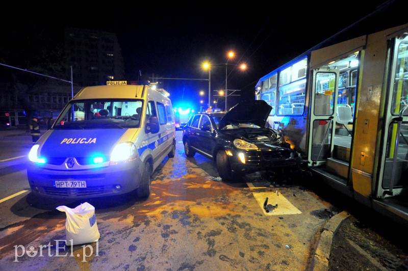  Porsche kontra tramwaj, jedna osoba ranna