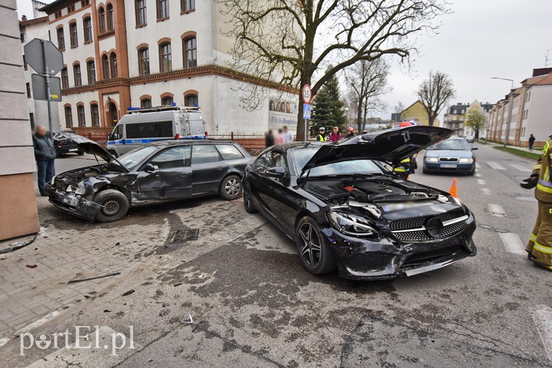 Kolizja audi z mercedesem na ul. Malborskiej