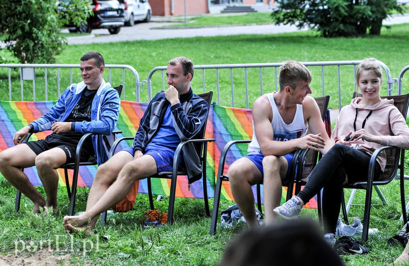 Braterska dominacja na elbląskim boisku 