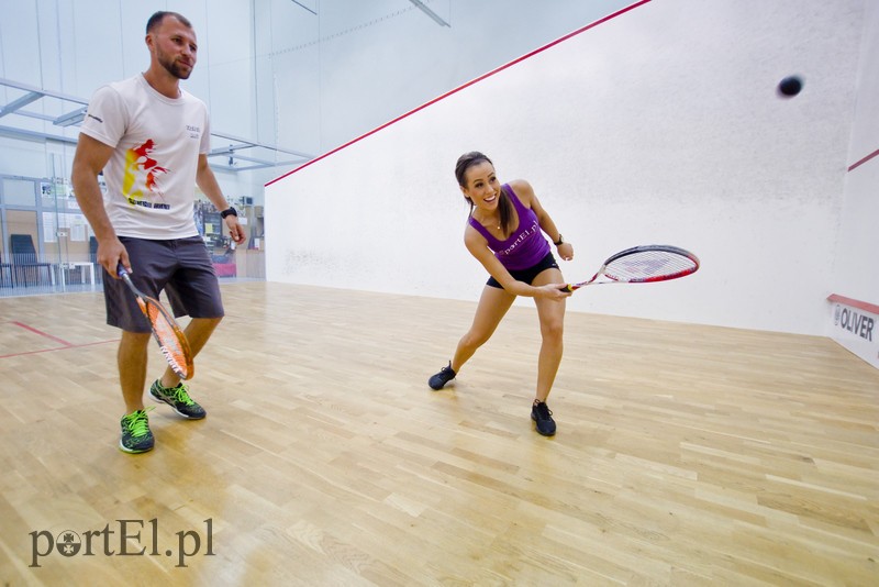 Alicja testuje SportEl.pl: z rakietą w czterech ścianach