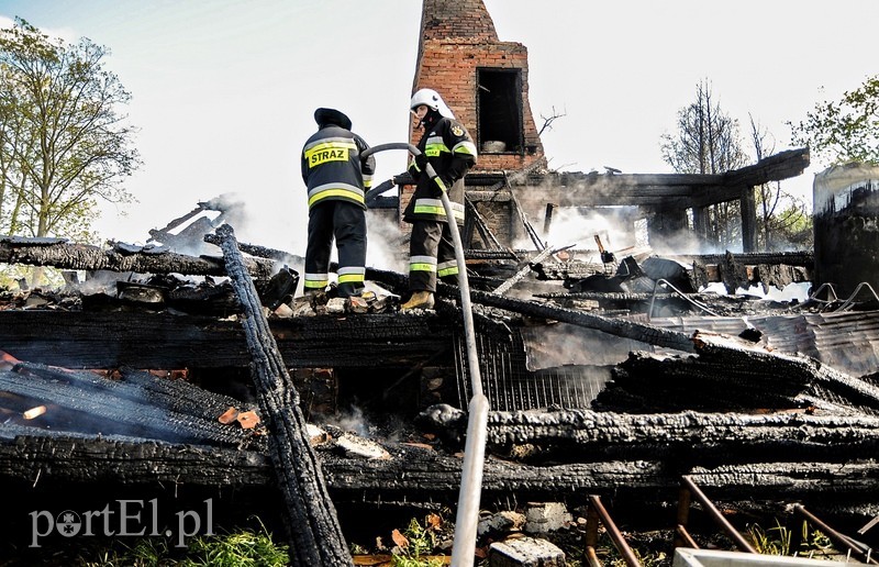 Raczki Elbląskie: spłonął zabytkowy dom