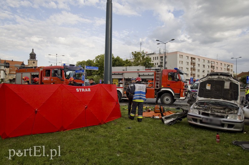  Wypadek karetki na 12 Lutego. Jedna osoba nie żyje, trzy w ciężkim stanie trafiły do szpitala